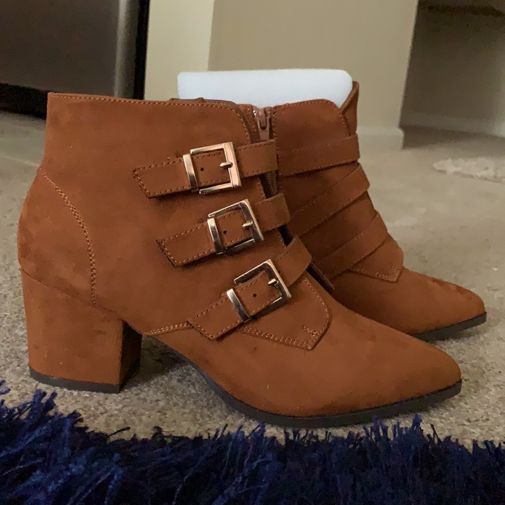 NWT Bamboo Faux Suede Boots